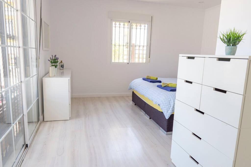 Casa Lilly-Rose, A Beautiful 3 Bedroom Detached Villa A Short Walk To The Villamartin Plaza & Golf Course ภายนอก รูปภาพ