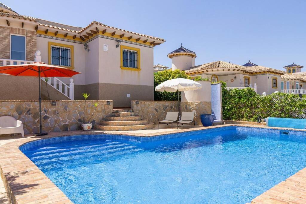 Casa Lilly-Rose, A Beautiful 3 Bedroom Detached Villa A Short Walk To The Villamartin Plaza & Golf Course ภายนอก รูปภาพ