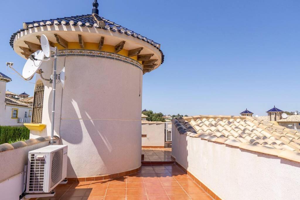 Casa Lilly-Rose, A Beautiful 3 Bedroom Detached Villa A Short Walk To The Villamartin Plaza & Golf Course ภายนอก รูปภาพ