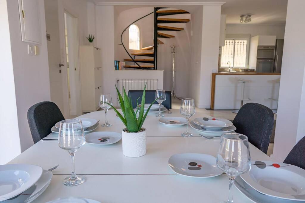 Casa Lilly-Rose, A Beautiful 3 Bedroom Detached Villa A Short Walk To The Villamartin Plaza & Golf Course ภายนอก รูปภาพ